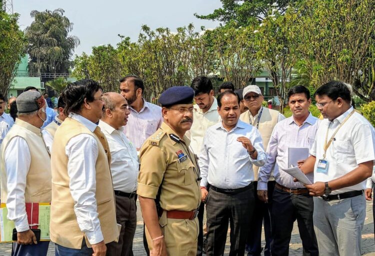राष्ट्रपति द्रौपदी मुर्मु 24 मार्च को आएंगी रायपुर, कलेक्टर डॉ. गौरव सिंह ने आगमन की तैयारियों का लिया जायजा