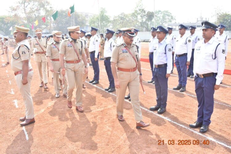 IG रामगोपाल गर्ग ने रक्षित आरक्षी केन्द्र, दुर्ग का किया गया वार्षिक निरीक्षण