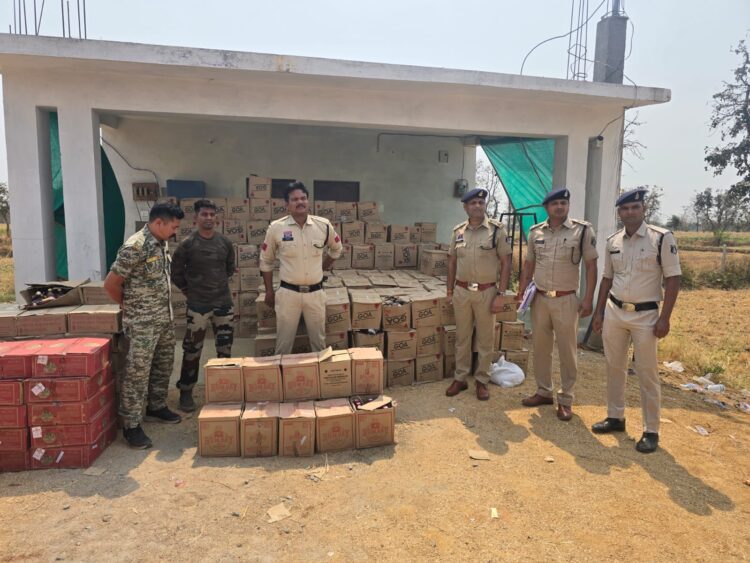 फार्म हाउस में डम्प कर रखे गए मध्यप्रदेश निर्मित 27 लाख रुपए से अधिक की शराब जप्त, आरोपी फरार