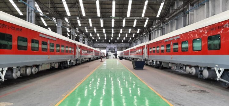 भारतीय रेल का नया कीर्तिमान: बीते वित्त वर्ष में बनाए 7134 कोच, नॉन एसी कोचों के उत्पादन में हुई वृद्धि