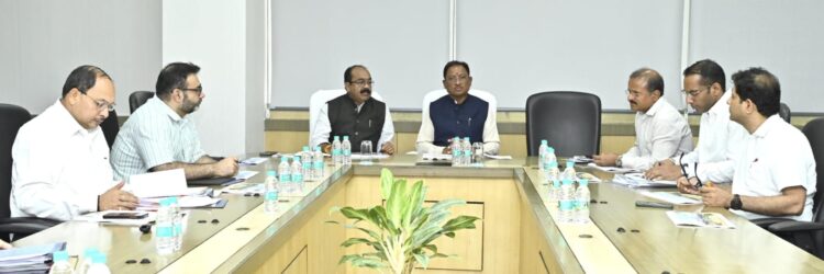 तेजी से कार्य करते हुए अच्छी गुणवत्ता के साथ समय-सीमा में सड़कों, पुल-पुलियों व भवनों के निर्माणकार्य करें पूर्ण : मुख्यमंत्री विष्णु देव साय