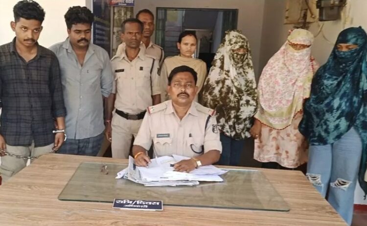 किराए के मकान में चल रहा था सेक्स रैकेट का गोरखधंधा, आपत्तिजनक हालत में पकड़ाए 5 युवक-युवतिया
