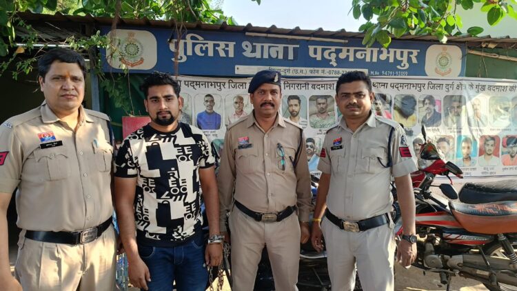 तीन तलाक देने वाले आरोपी को पुलिस ने भोपाल से किया गिरफ्तार, एफआईआर के बाद हो गया था फरार