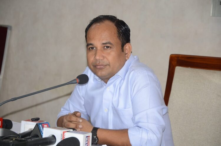 कलेक्टर डॉ.गौरव सिंह ने ली प्रेसवार्ता, कहा- छत्तीसगढ़ सरकार राज्य में सुशासन की स्थापना को लेकर प्रतिबद्धता के साथ कार्य कर रही है