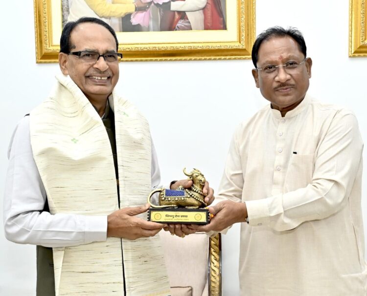 मुख्यमंत्री विष्णुदेव साय से केंद्रीय मंत्री शिवराज सिंह चौहान ने की सौजन्य मुलाकात