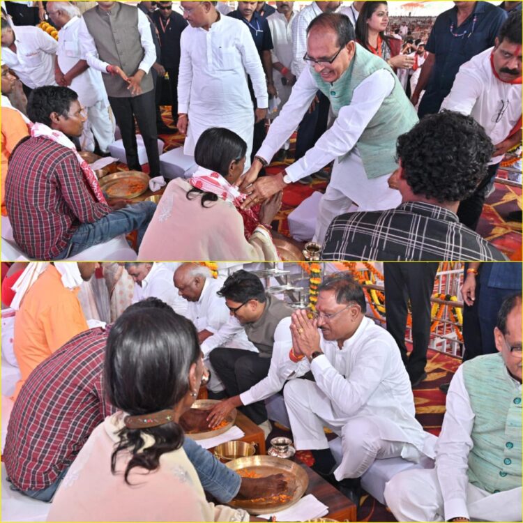 केंद्रीय मंत्री, मुख्यमंत्री और अन्य मंत्रियों ने पीएम आवास के हितग्राहियों के पाँव पखारे