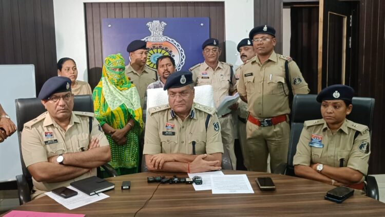 भारत-बांग्लादेश सीमा से अवैध रूप से प्रवेश कर अपनी पहचान छिपाते हुए लगभग 02 वर्षों से सुपेला में नाम बदल कर रह रही बांग्लादेशी महिला गिरफ्तार