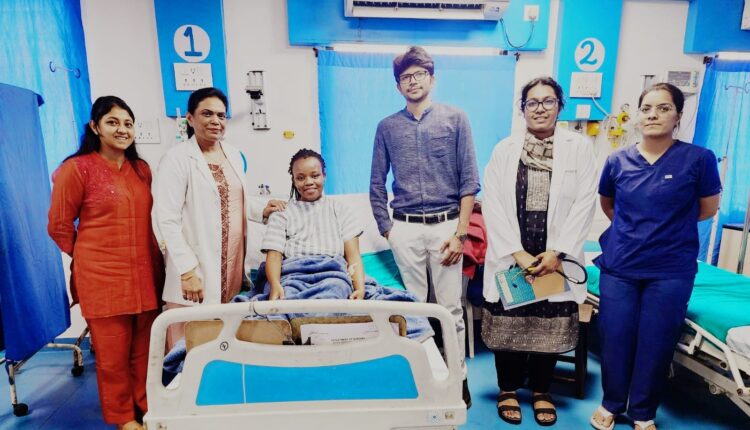 साउथ अफ्रीका के मरीज की हुई अम्बेडकर अस्पताल में सफल सर्जरी, पित्ताशय की पथरी की समस्या से जूझ रही थी मरीज