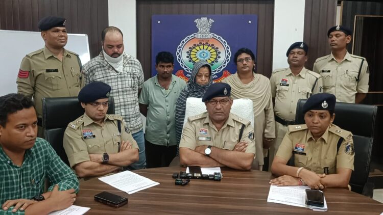 सेक्स रैकेट का खुलासा, मकान मालकिन घर में चला रही थी अनैतिक देह व्यापार, मालकिन सहित तीन गिरफ्तार