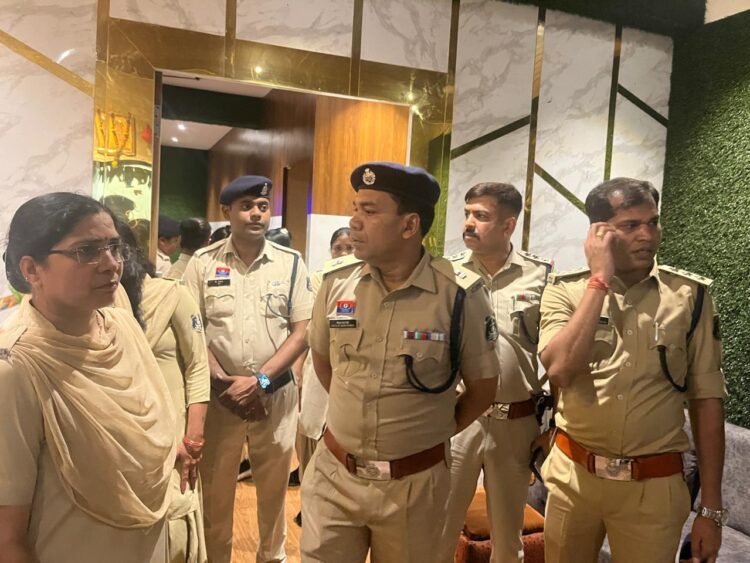 रायपुर पुलिस ने 80 से अधिक स्पा सेंटरों का औचक चेकिंग