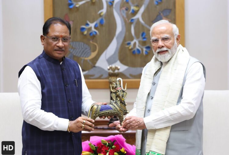 सीएम साय ने पीएम मोदी से की मुलाकात: बस्तर में शांति व्यवस्था, विभिन्न योजनाओं एवं उपलब्धियों पर हुई चर्चा