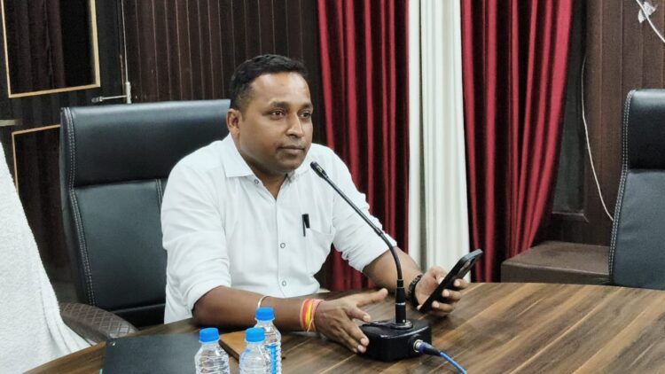 ASP अभिषेक झा ने ली थाना-चौकी के पेट्रोलिंग पार्टी की बैठक, साइबर अपराध नियंत्रण के लिए बने ऐप को प्रभावी करने के दिए निर्देश