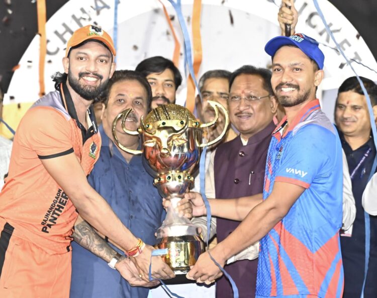 मुख्यमंत्री ने छत्तीसगढ़ क्रिकेट प्रीमियर लीग की विजेता टीमों को सौंपा विनर्स कप