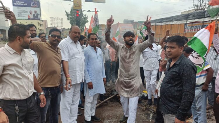 चैतन्य बघेल की गिरफ्तारी के विरोध में कांग्रेसियों ने सिरसा गेट चौक पर फूंका ईडी का पुतला