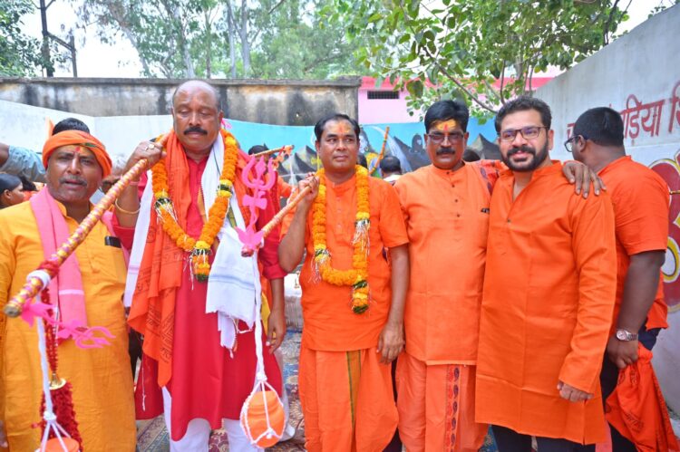 बोलबम के जयघोष से गूंजा भिलाई-चरोदा, कांवड़ियों ने देवबलोदा शिव मंदिर में किया जलाभिषेक