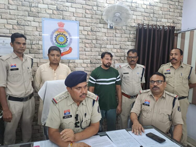 4 सोने के बिस्किट, 3 चांदी के सिल्ली सहित 43 लाख रुपए चोरी का आरोपी और समान रखने वाला गिरफ्तार