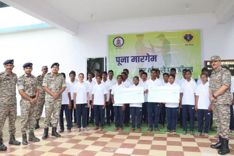 81 लाख रुपए के ईनामी 30 माओवादियों ने किया आत्मसमर्पण, मुख्यमंत्री ने कहा- बस्तर तेजी से शांति और विकास की ओर बढ़ रहा है