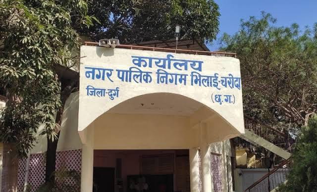 भिलाई चरोदा निगम के कर्मचारी से पार्षद पति ने किया गाली गलौज, कर्मचारी ने रोते हुए महापौर को बताई पूरी व्यथा
