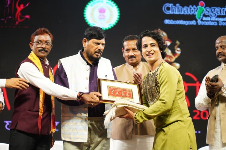 देश ही नहीं, पूरी दुनिया में प्रतिष्ठित हो रहा है चक्रधर समारोह : केंद्रीय राज्य मंत्री रामदास अठावले