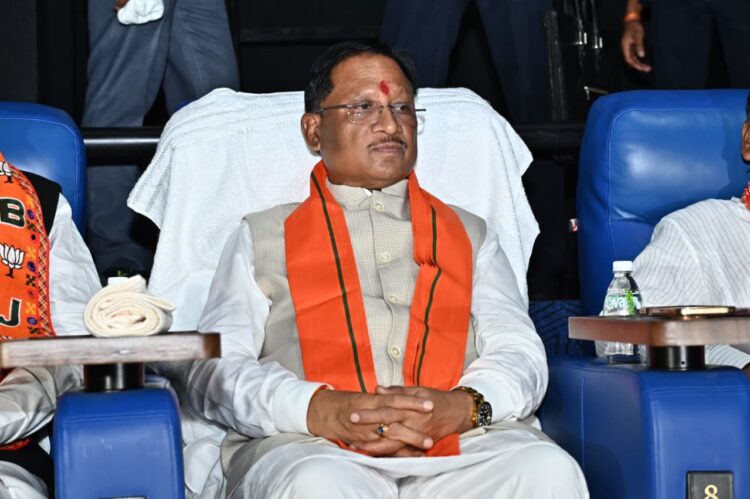 सीएम साय ने मंत्रियों संग देखी पीएम मोदी के जीवन पर आधारित फिल्म “चलो जीते है”