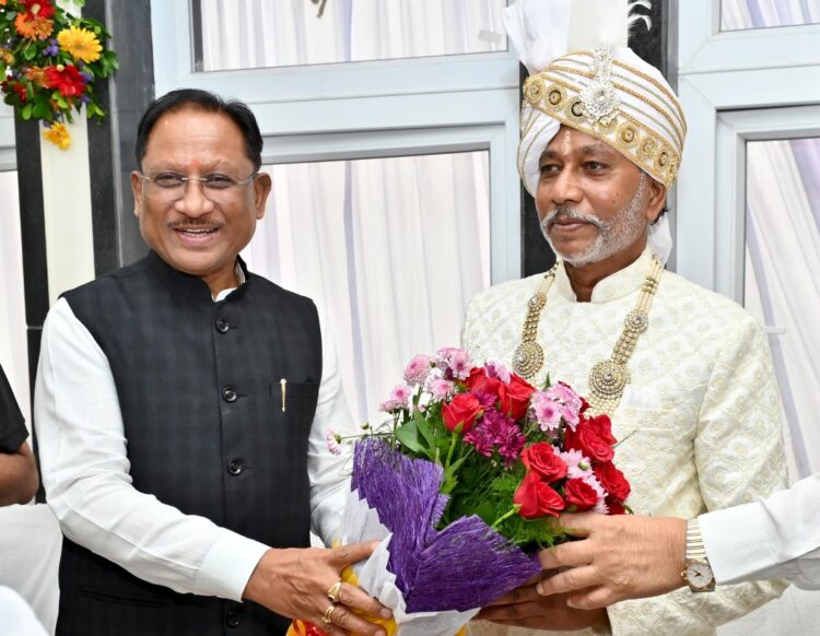 मुख्यमंत्री विष्णुदेव साय गुरु खुशवंत साहेब के गृहप्रवेश कार्यक्रम में हुए शामिल