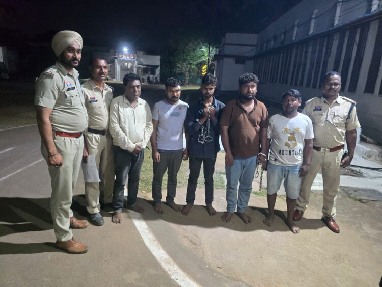 सूर्या मॉल में फिल्म देखने गई महिला के साथ छेड़छाड़ और पुलिसकर्मियों के साथ मारपीट करने वाले 5 आरोपी गिरफ्तार
