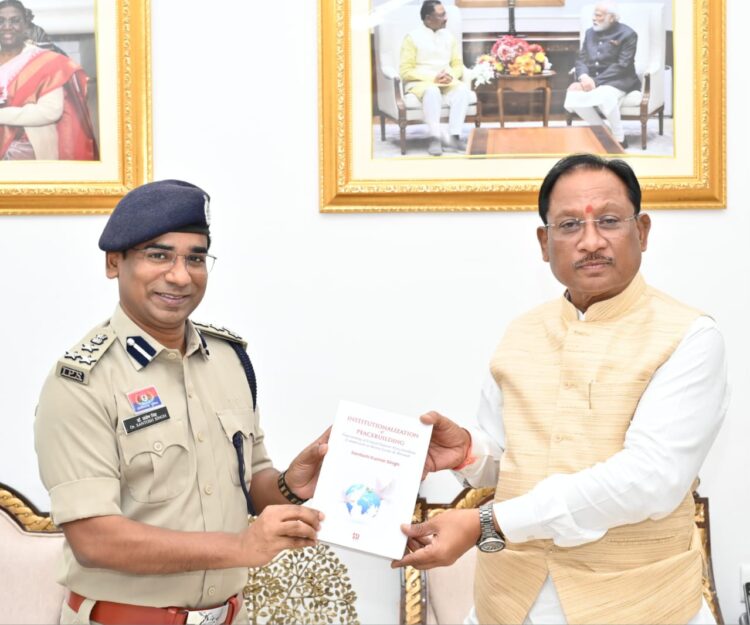 IPS डॉ. संतोष सिंह के संयुक्त राष्ट्र के शांति प्रयास विषय पर लिखित किताब का दिल्ली के प्रतिष्ठित मानक पब्लिकेशन द्वारा हुआ प्रकाशन