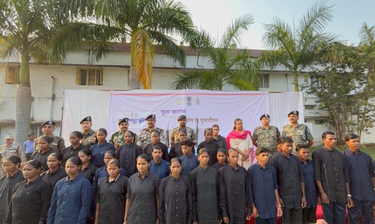 89 लाख रुपए के इनामी 19 महिला माओवादी सहित 28 माओवादियों ने किया आत्मसमर्पण