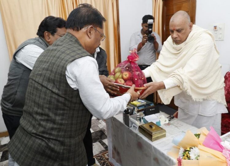 मुख्यमंत्री विष्णु देव साय ने अघोर गुरुपीठ में की पूजा-अर्चना, प्रदेश की सुख-समृद्धि के लिए की प्रार्थना