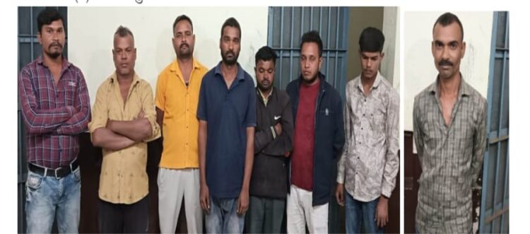 8 जुआड़ी चढ़े पुलिस के हत्थे, फड़ से नगदी रकम 13070 रूपये और 6 नग मोबाईल जप्त