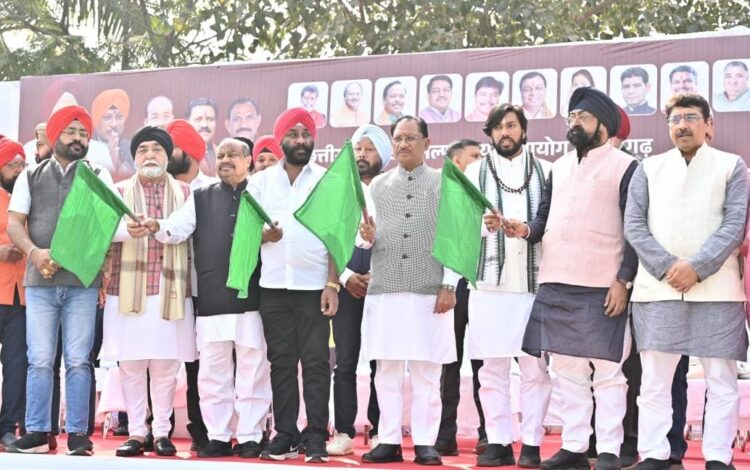 मुख्यमंत्री विष्णुदेव साय वीर बाल रैली में हुए शामिल, हरी झंडी दिखाकर किया रैली का शुभारंभ