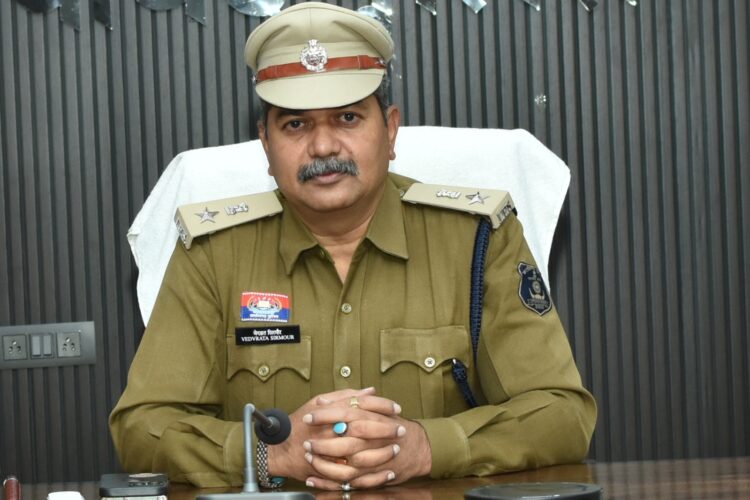 गरियाबंद जिले के नये पुलिस अधीक्षक वेदव्रत सिरमौर ने पदभार ग्रहण किया