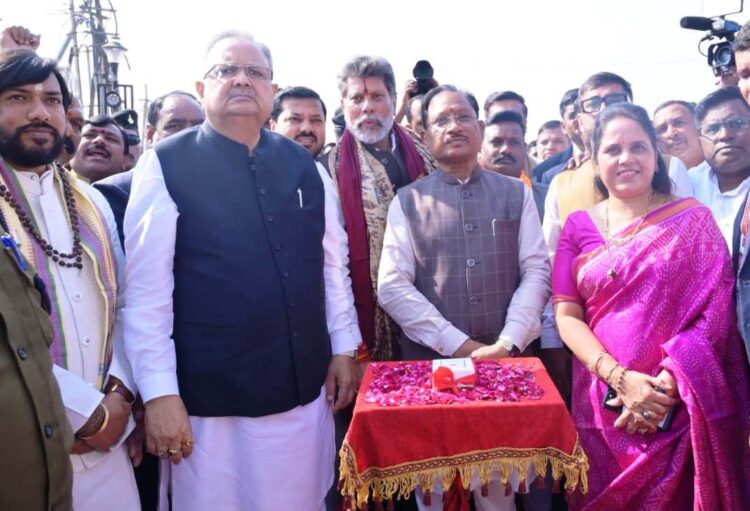 मुख्यमंत्री ने पूर्व प्रधानमंत्री अटल बिहारी वाजपेयी की जयंती पर 115 शहरों में अटल परिसरों का लोकार्पण किया