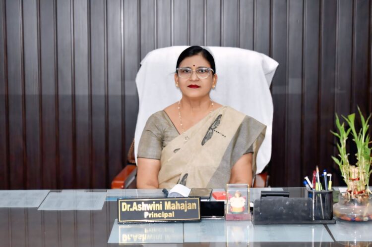 महिलाएं समाज को आगे बढ़ाने का सबसे मजबूत स्तंभ होती है: डॉ.अश्विनी महाजन