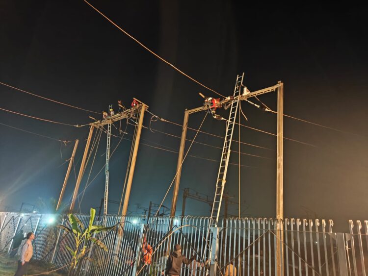 रायपुर रेल मंडल ने यात्रियों की सुरक्षित रेल यात्रा हेतु गर्डर लॉन्चिंग के साथ-साथ सुधारात्मक कार्य किया