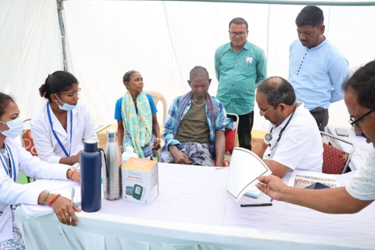 लाल आतंक के सूर्यास्त के साथ सुकमा में उदय हुआ स्वास्थ्य सेवाओं का सूरज, स्वास्थ्य शिविर में 6500 से अधिक लोगों को मिला लाभ