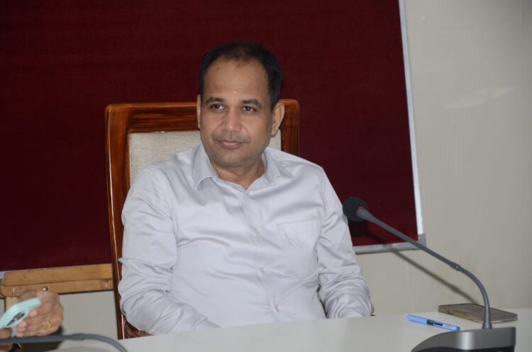 31 अक्टूबर तक ठोस अपशिष्ट प्रबंधन के लक्ष्य पूरे करें : कलेक्टर डॉ. गौरव सिंह