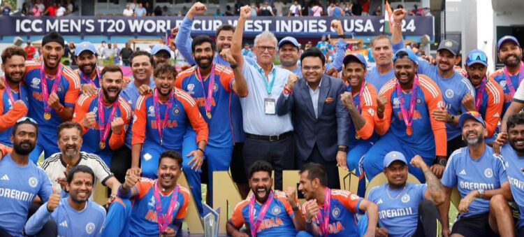 टी20 विश्व विजेता टीम इंडिया पर पैसों की हुई बरसात, 125 करोड़ रूपए देने का बीसीसीआई ने किया एलान
