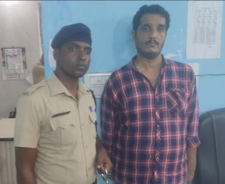 महिला के साथ दुष्कर्म करने वाला फरार आरोपी गिरफ्तार