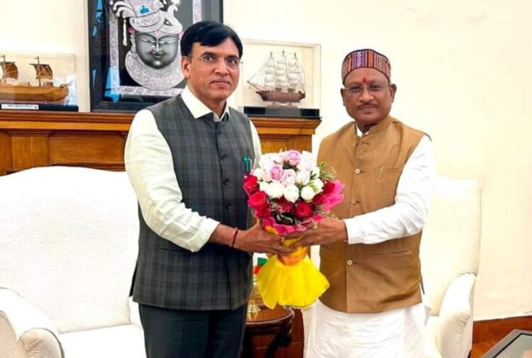 मुख्यमंत्री विष्णु देव साय ने नई दिल्ली में केंद्रीय मंत्री डॉ. मनसुख मंडाविया से रोजगार सृजन, श्रमिक कल्याण और खेल सुविधाओं पर की चर्चा