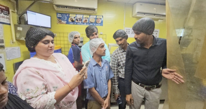 सूर्या मॉल में खाद्य विभाग का छापा: केएफसी, डोमिनोज, मैकडानल्ड पिज्जा हट के रख रखाव में सामने आई बड़ी लापरवाही, नोटिस जारी