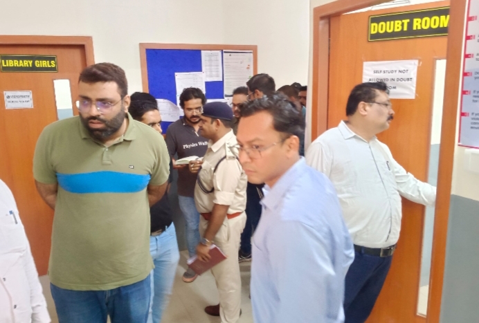 कलेक्टर ऋचा प्रकाश चौधरी ने कोचिंग संस्थानों के निरीक्षण हेतु टीम गठित, निरीक्षण टीम ने किया प्रतियोगी परीक्षा कोचिंग संस्थानों का आकस्मिक निरीक्षण