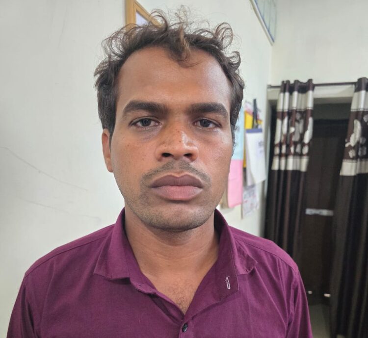 शादी का झांसा देकर महिला से बलात्कार कर 06 माह से रायपुर, दिल्ली, हैदराबाद, सिकंदराबाद घुमाने वाला आरोपी ठेकेदार गिरफ्तार