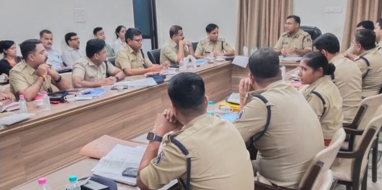 IG अमरेश मिश्रा ने समस्त जिलो की समीक्षा बैठक ली, अपराधियों का डाटाबेस तैयार कर प्रकरणों के निकाल करने को दिए निर्देश