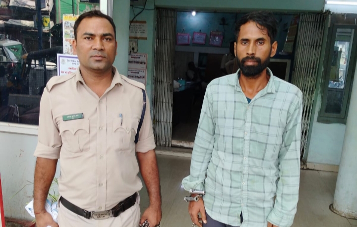 स्नैपचैट पर नाबालिग लड़की से अश्लील फोटो मांगकर उसको उसकी सहेली, प्रिंसिपल और घरवालों को भेजकर पैसों की मांग करने वाला आरोपी गिरफ्तार