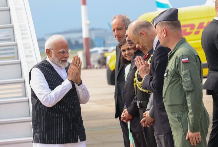 प्रधानमंत्री नरेन्द्र मोदी पहुंचे पोलैंड, कहा- इस यात्रा से भारत-पोलौंड की मित्रता को गति मिलेगी, जिससे लोगों को लाभ होगा