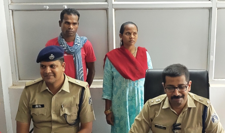 05-05 लाख के दो ईनामी नक्सली ने किया आत्मसमर्पण: दोनों माओवादी हत्या, हत्या का प्रयास, मुठभेड़ आईईडी लगाने समेत कई घटनाओं में है शामिल