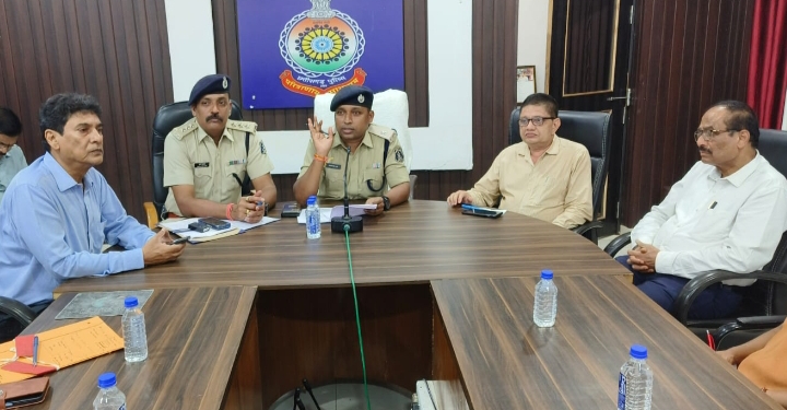 ASP अभिषेक झा ने जिले में संचालित अस्पताल प्रमुखों की ली बैठक, सुरक्षा संबधित दिए कई दिशा निर्देश