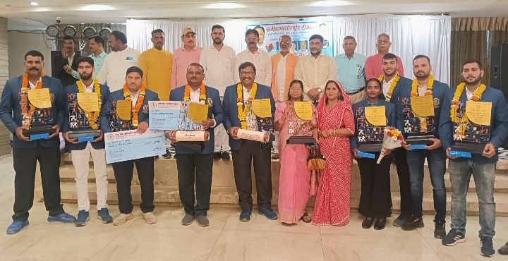 छत्तीसगढ़ भोजपुरी परिषद ने राज्य खेल अलंकरण से सम्मानित खिलाड़ियों का किया सम्मान, बतौर अतिथि शामिल हुए विश्व भोजपुरी परिषद के महासचिव
