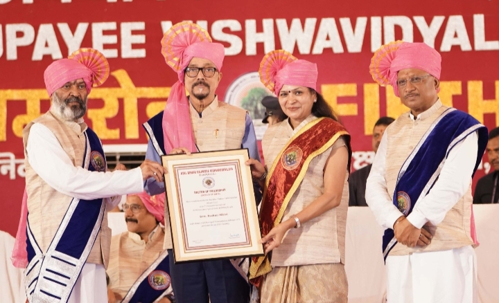 राज्यपाल और मुख्यमंत्री अटल बिहारी वाजपेयी विश्वविद्यालय के 5वें दीक्षांत समारोह में हुए शामिल